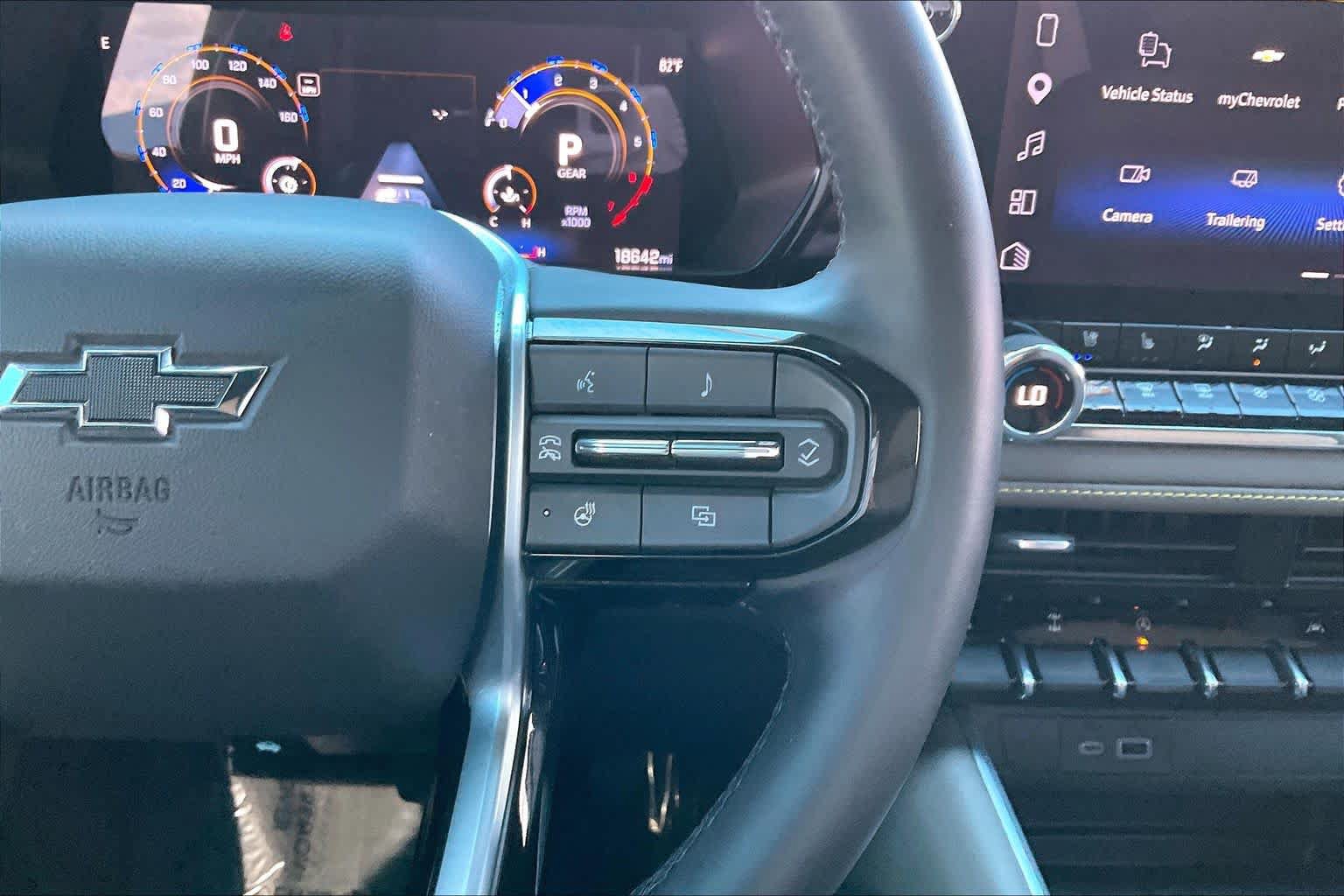 Used 2026 Chevrolet Colorado ZR2 w/ Technology Package AWD/4WD image 24