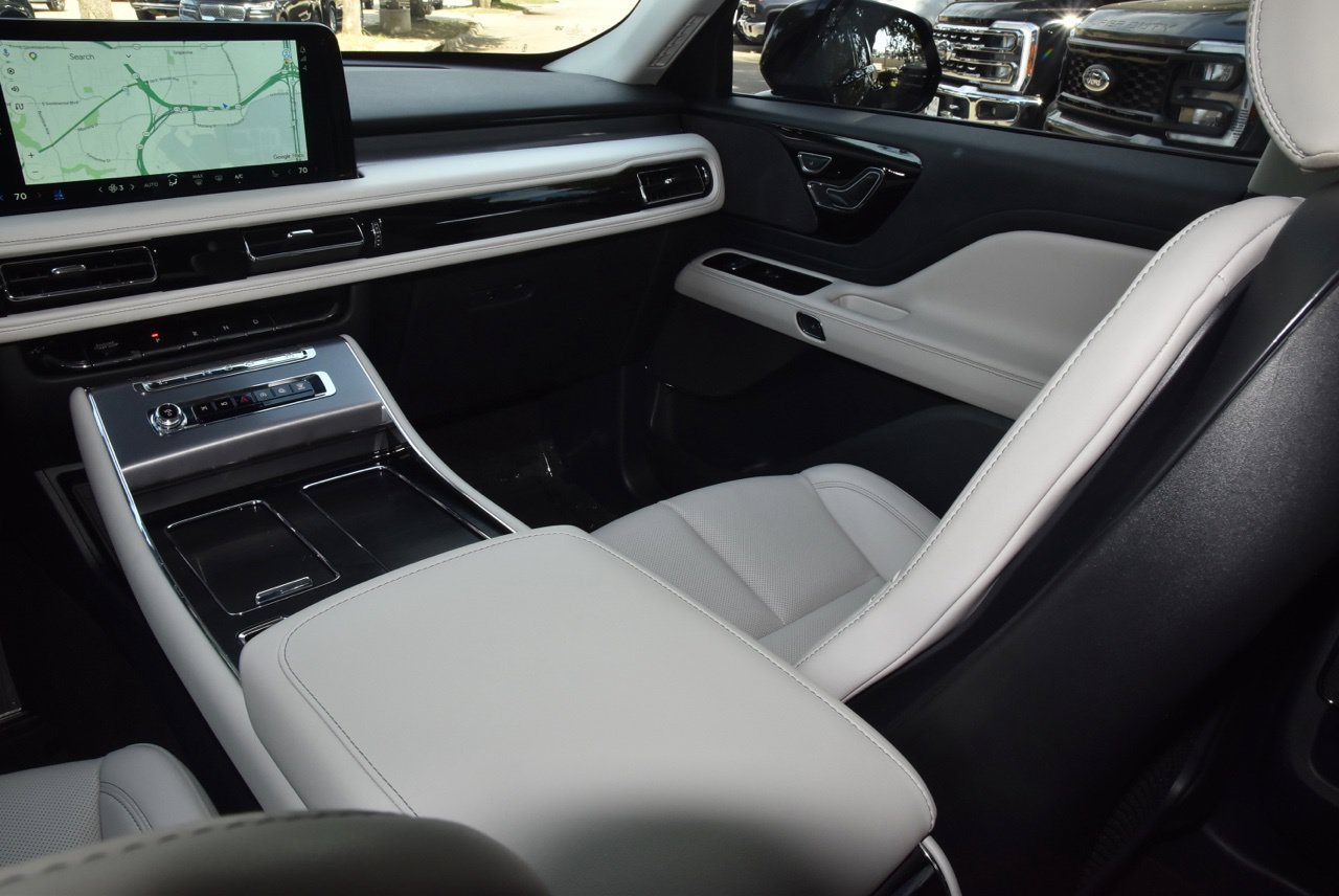Certified 2026 Lincoln Aviator 2WD w/ Jet Appearance Package image 18