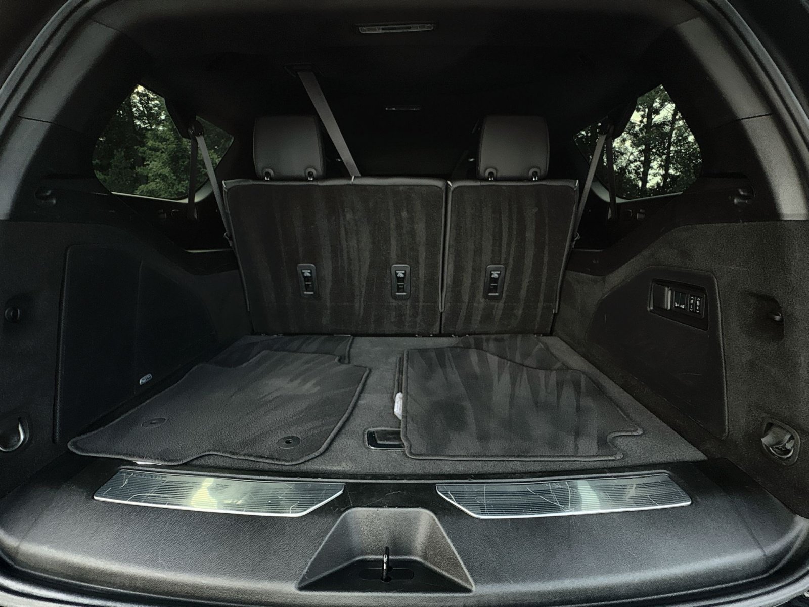 Used 2024 Cadillac Escalade ESV Sport RWD image 28