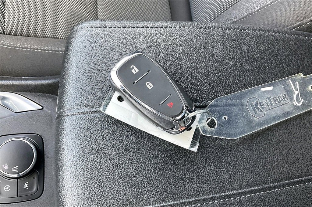 Used 2022 Chevrolet Traverse LT image 36