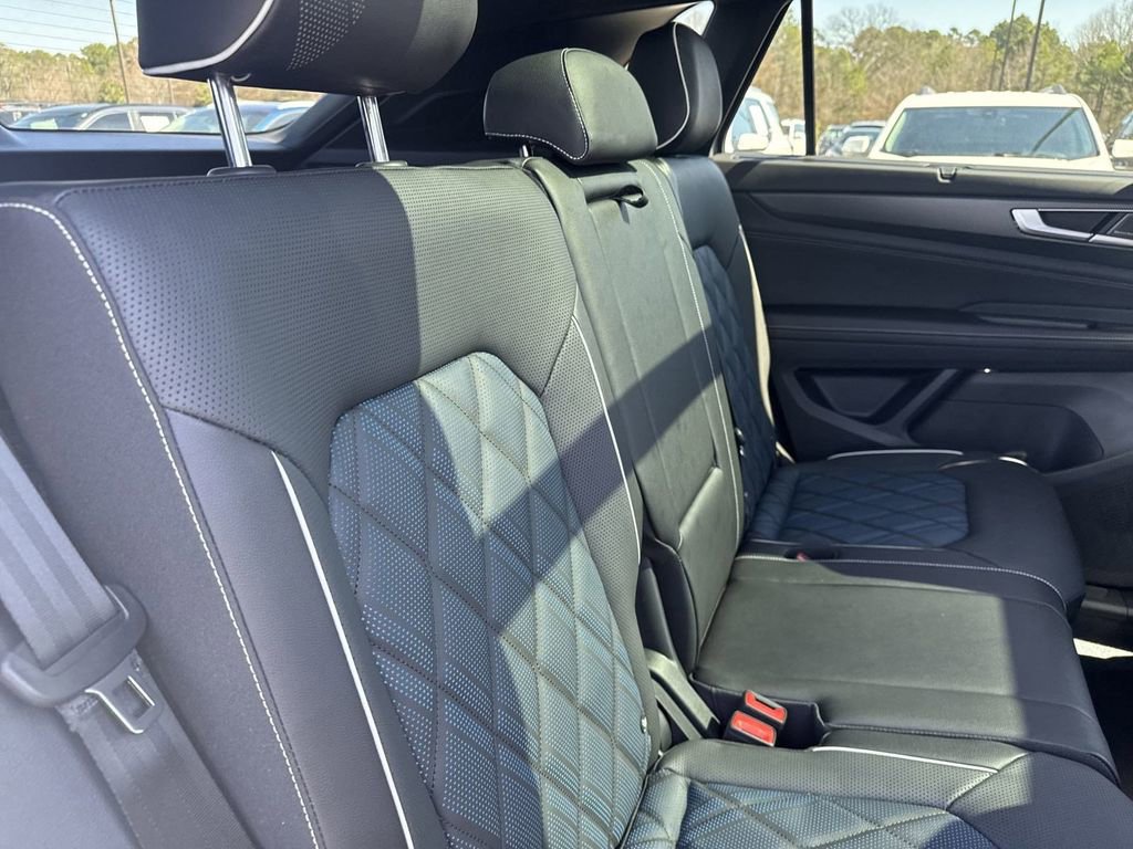 New 2025 Volkswagen Atlas Cross Sport SEL Premium R-Line image 17
