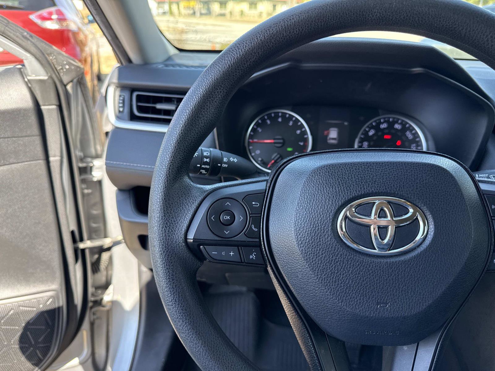 Used 2020 Toyota RAV4 XLE image 29