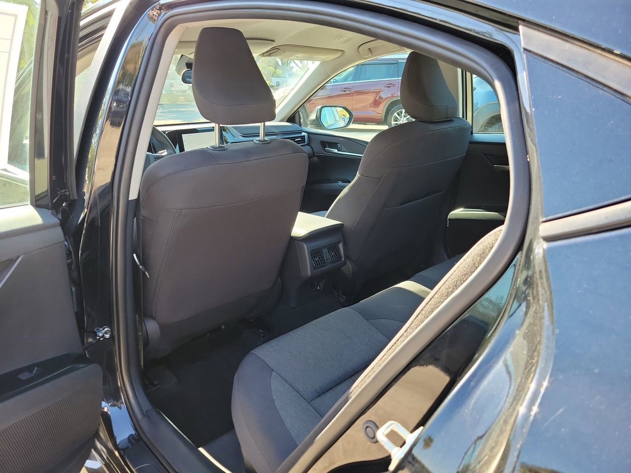 Used 2025 Toyota Camry LE image 10