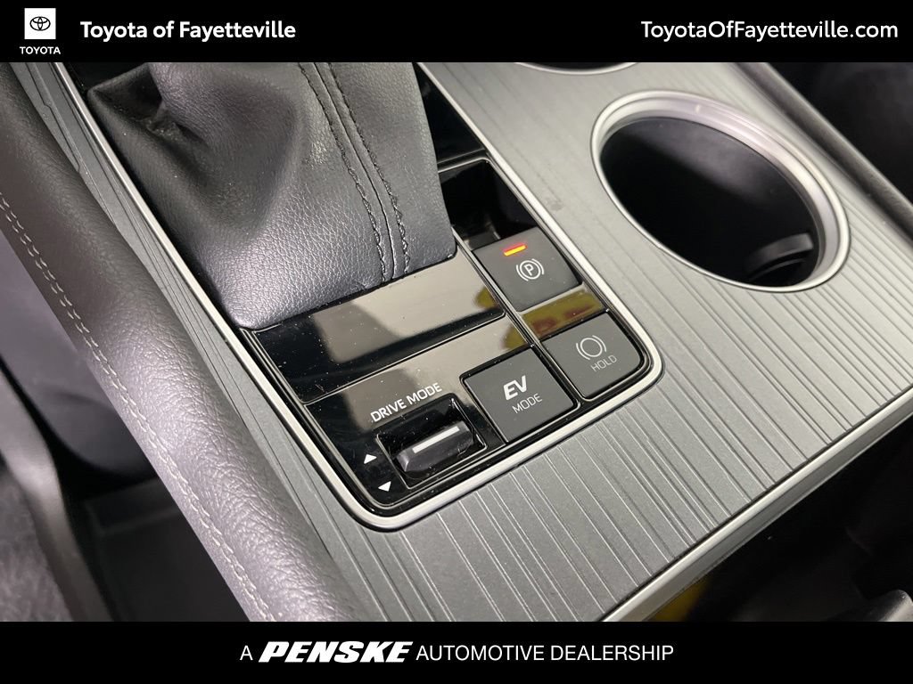 Certified 2025 Toyota Sienna XLE FWD image 36