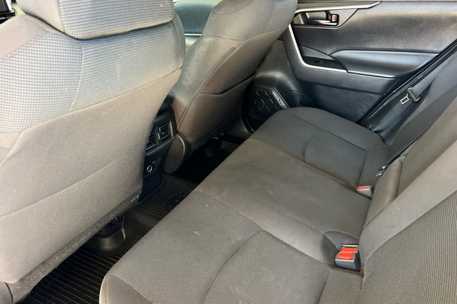 Certified 2023 Toyota RAV4 LE AWD/4WD image 4