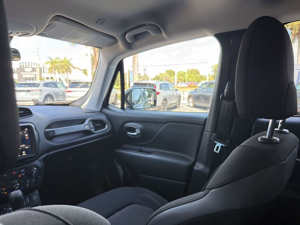 Used 2023 Jeep Renegade Latitude AWD/4WD image 11