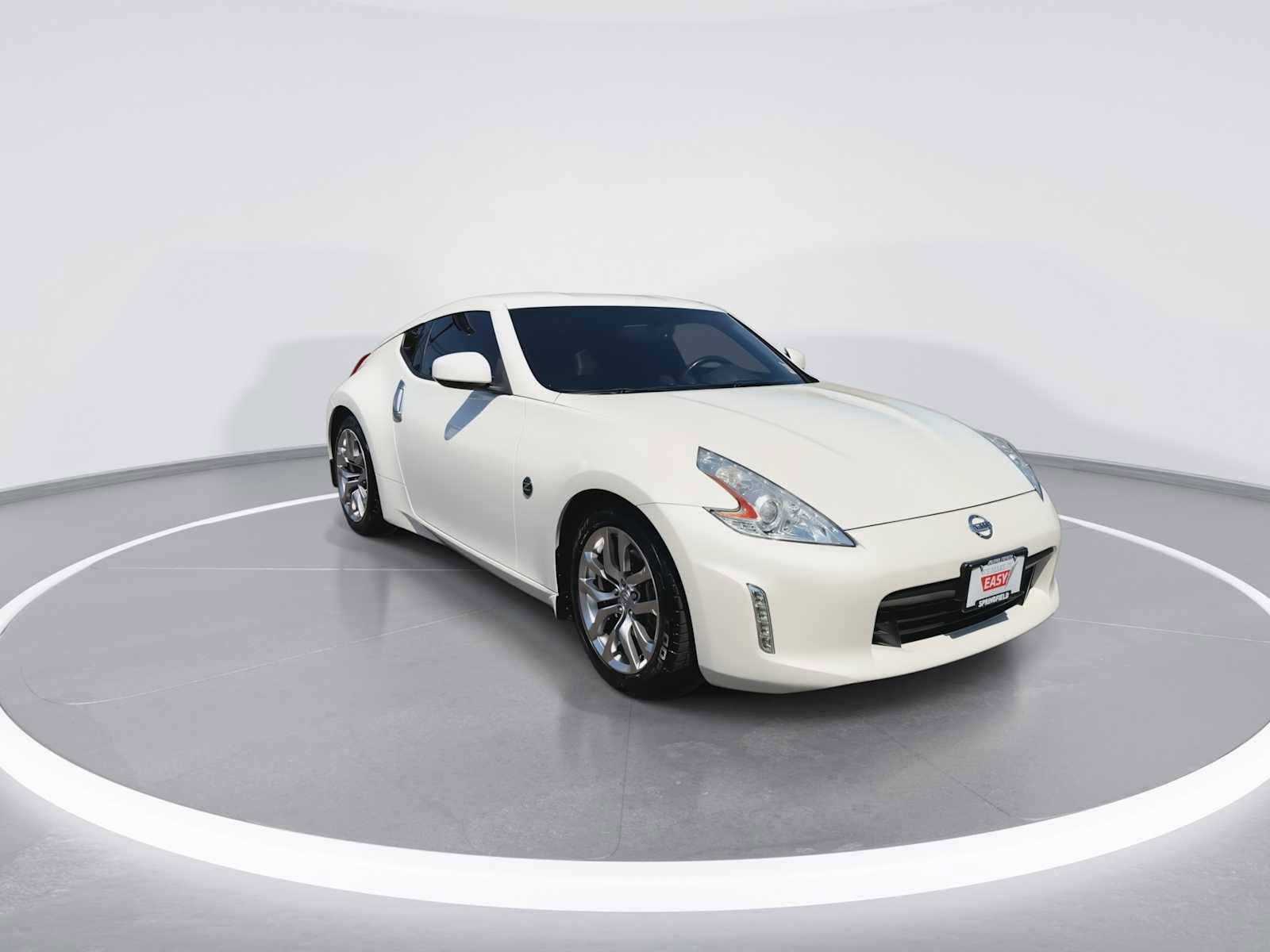 Used 2014 Nissan 370Z Coupe RWD image 2
