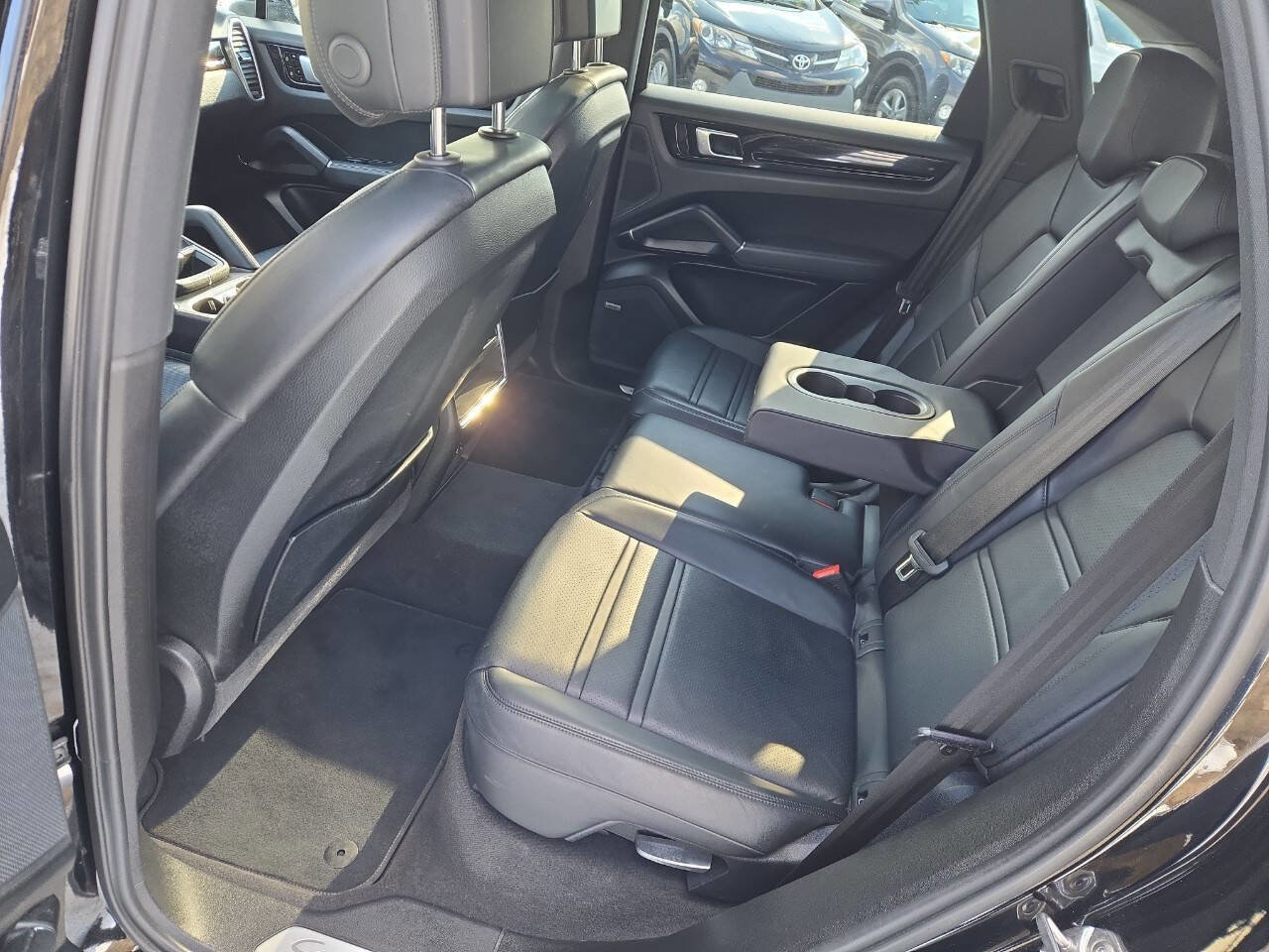 Used 2020 Porsche Cayenne S image 19