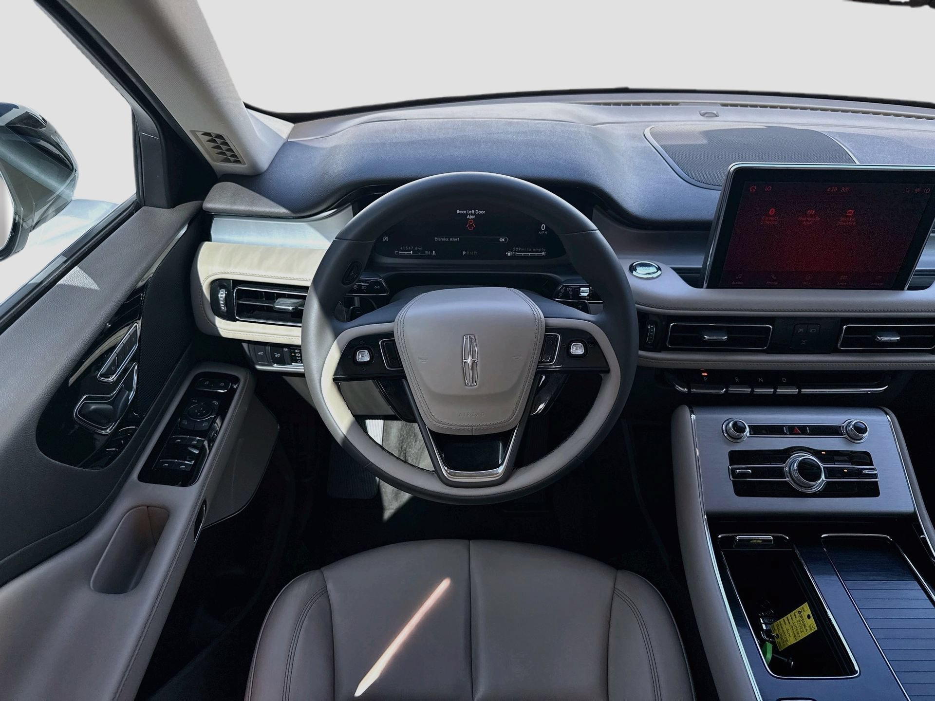 Used 2023 Lincoln Aviator 2WD w/ Premium Package image 18