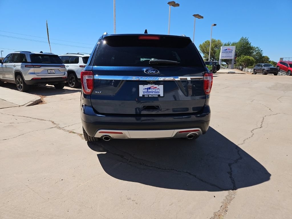 Used 2017 Ford Explorer XLT w/ Equipment Group 202A FWD image 3