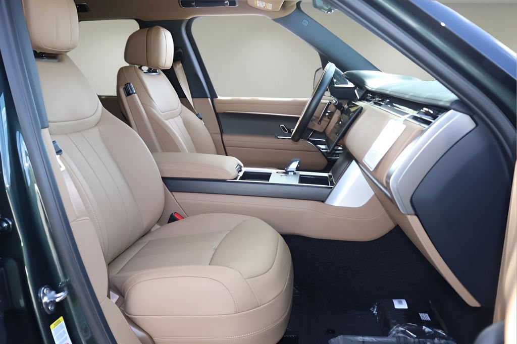 New 2026 Land Rover Range Rover Long Wheelbase SE AWD/4WD image 17