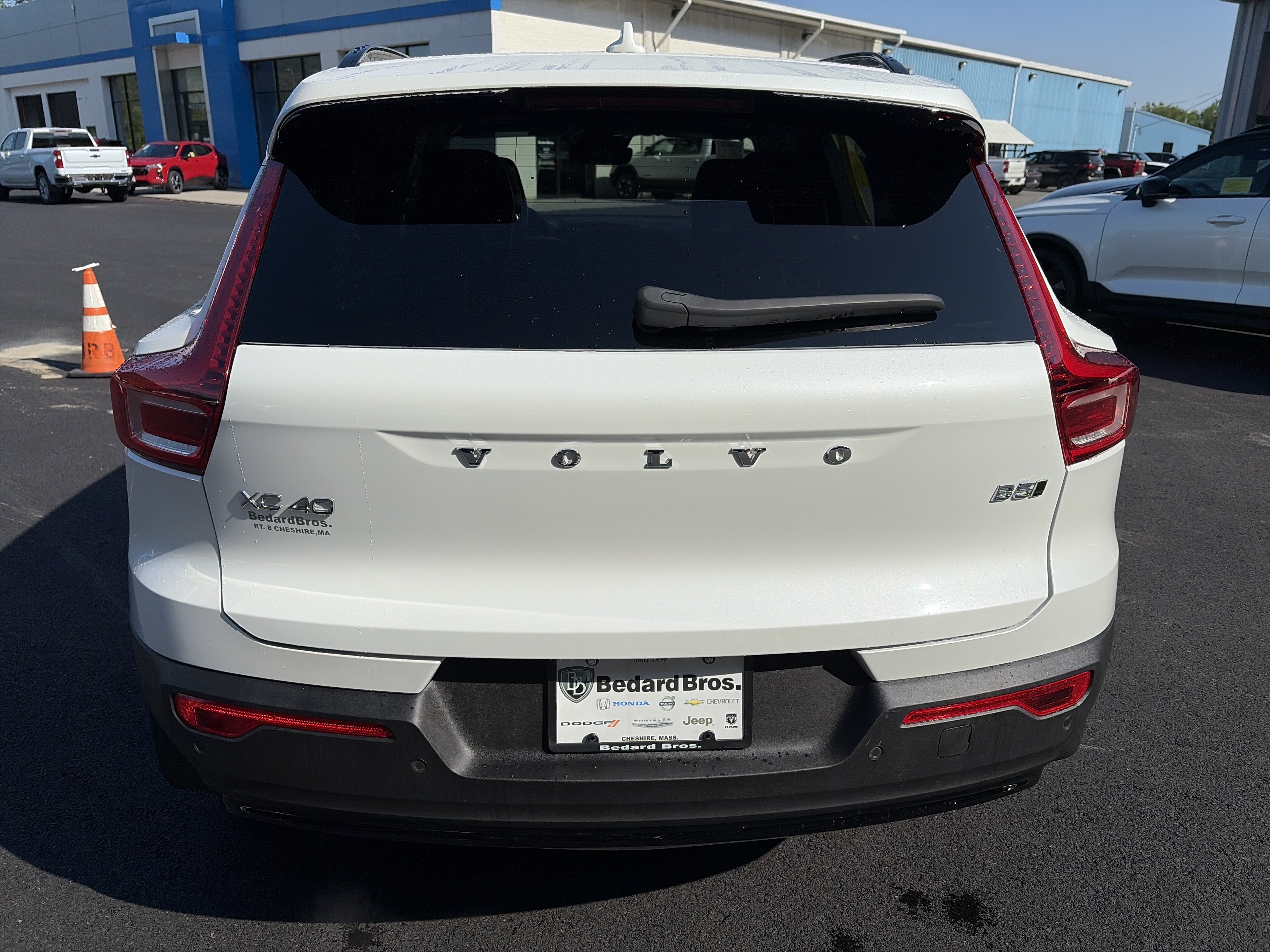 Certified 2023 Volvo XC40 B5 Ultimate w/ Protection Package Premier AWD/4WD image 4