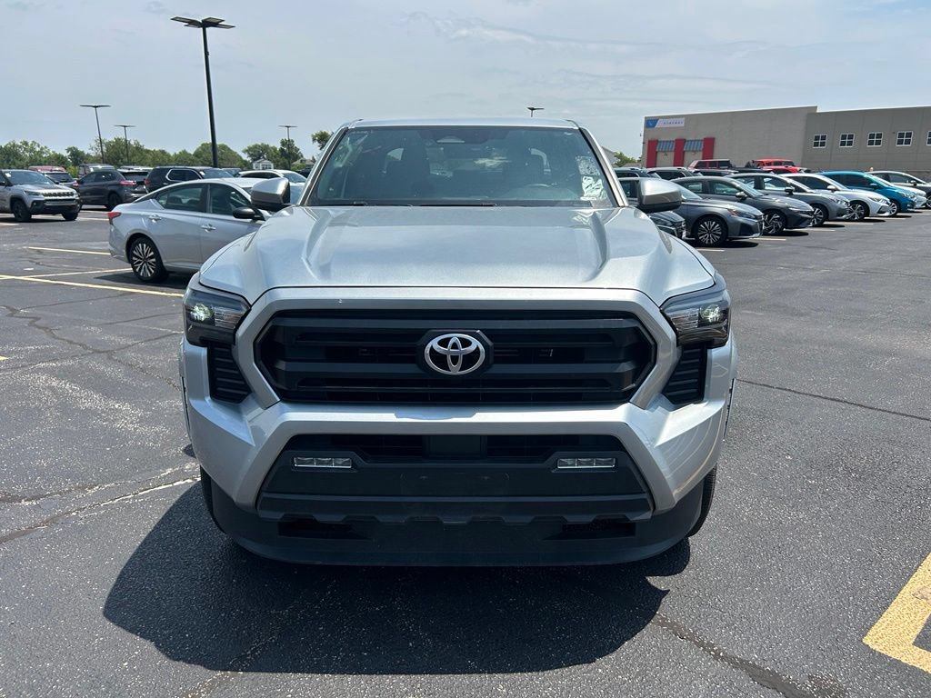 Used 2024 Toyota Tacoma SR5 AWD/4WD image 4