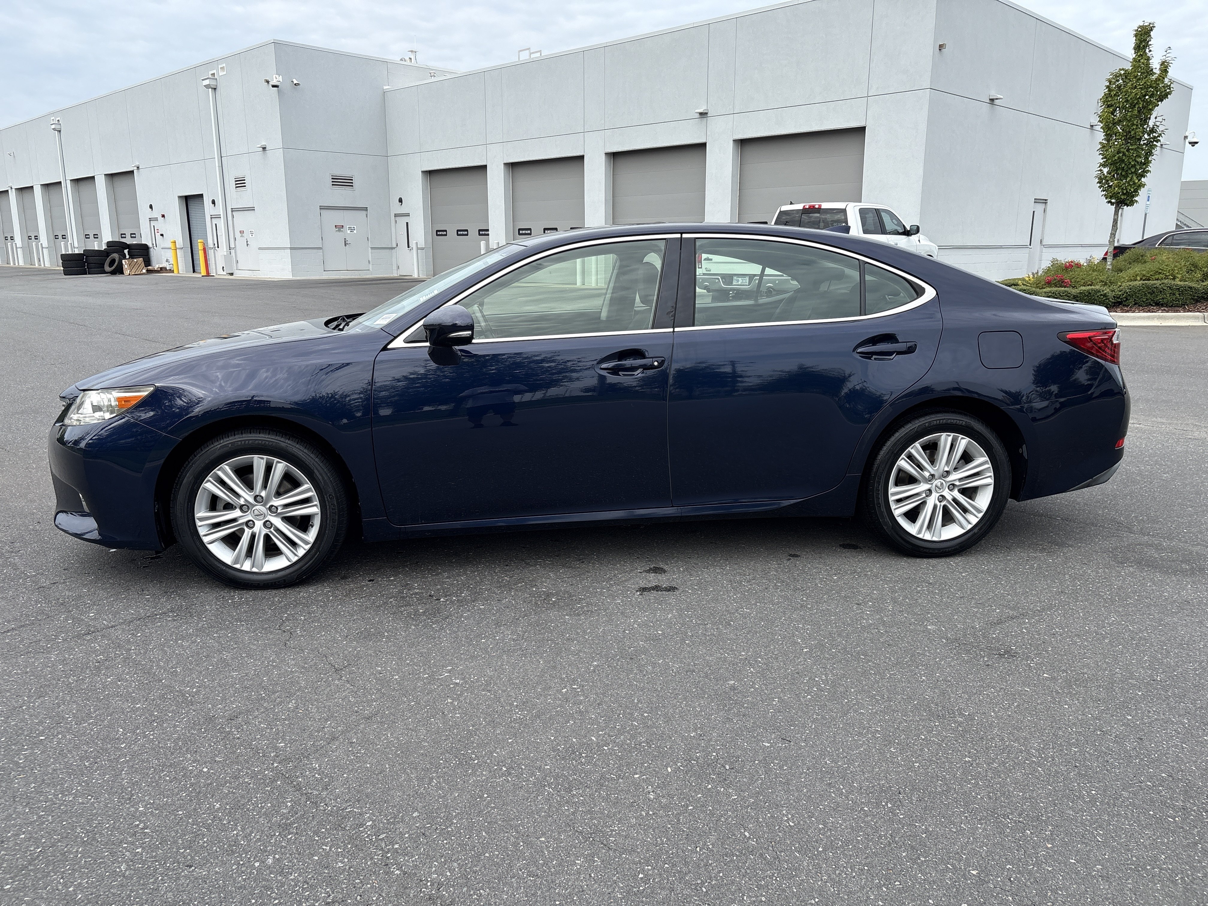 Used 2015 Lexus ES 350 w/ Premium Package FWD image 6