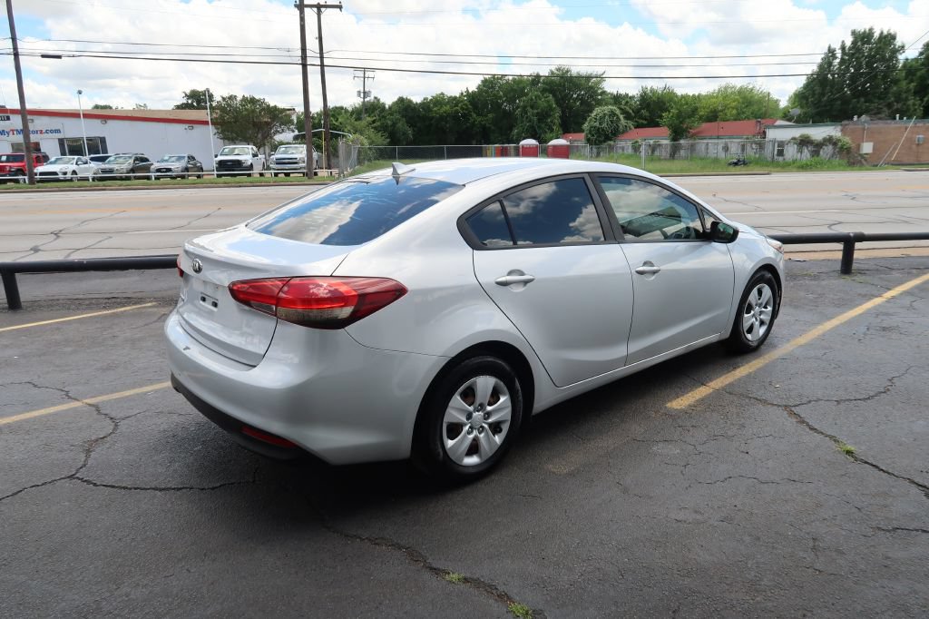 Used 2017 Kia Forte LX FWD image 3