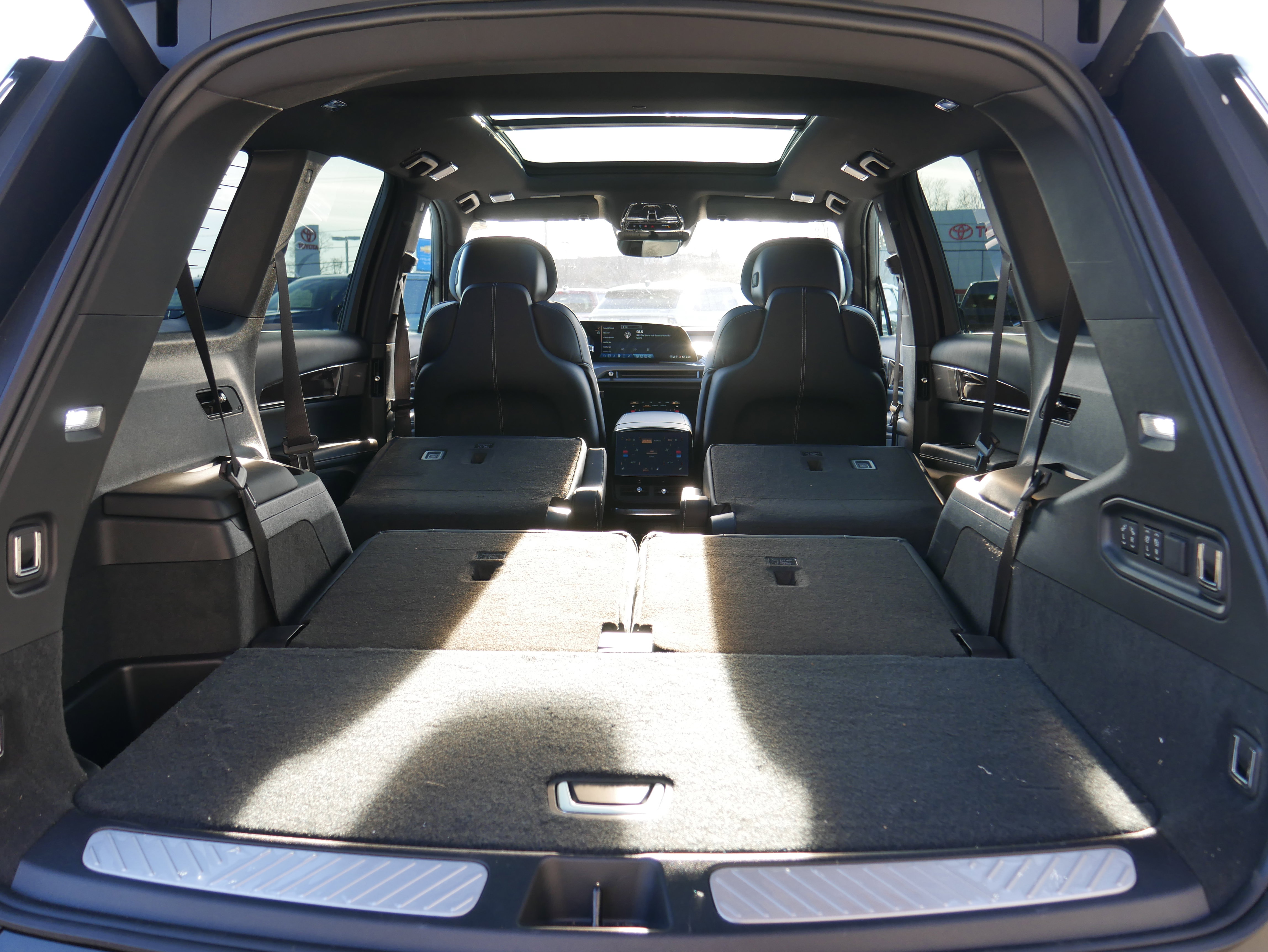 New 2026 Cadillac Vistiq Sport image 7