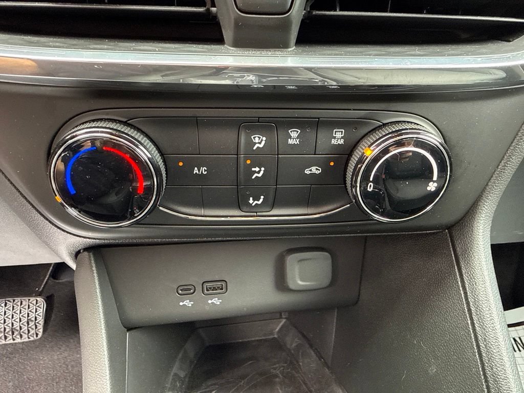 Used 2024 Buick Encore GX Preferred AWD/4WD image 29