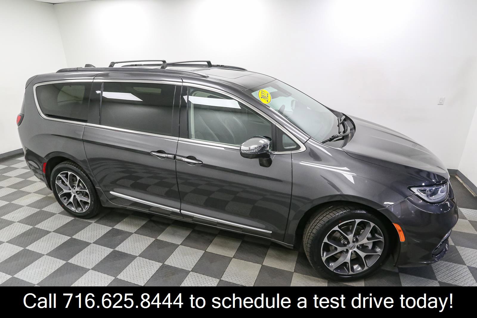 Used 2022 Chrysler Pacifica Limited w/ Uconnect Theater Family Group AWD/4WD image 5