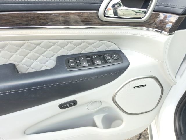 Used 2017 Jeep Grand Cherokee Summit AWD/4WD image 11
