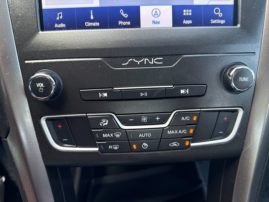 Used 2020 Ford Fusion SE FWD image 17