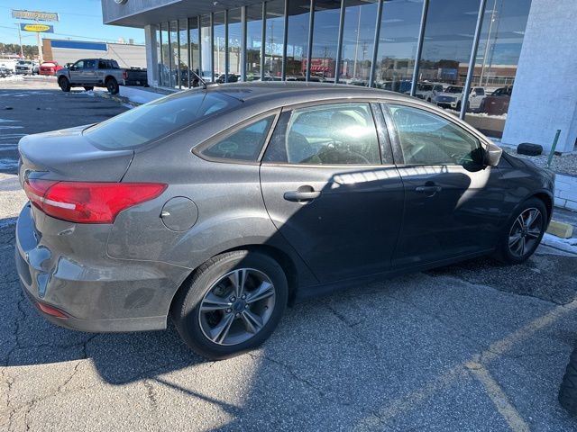 Used 2018 Ford Focus SE w/ SE Appearance Package image 7