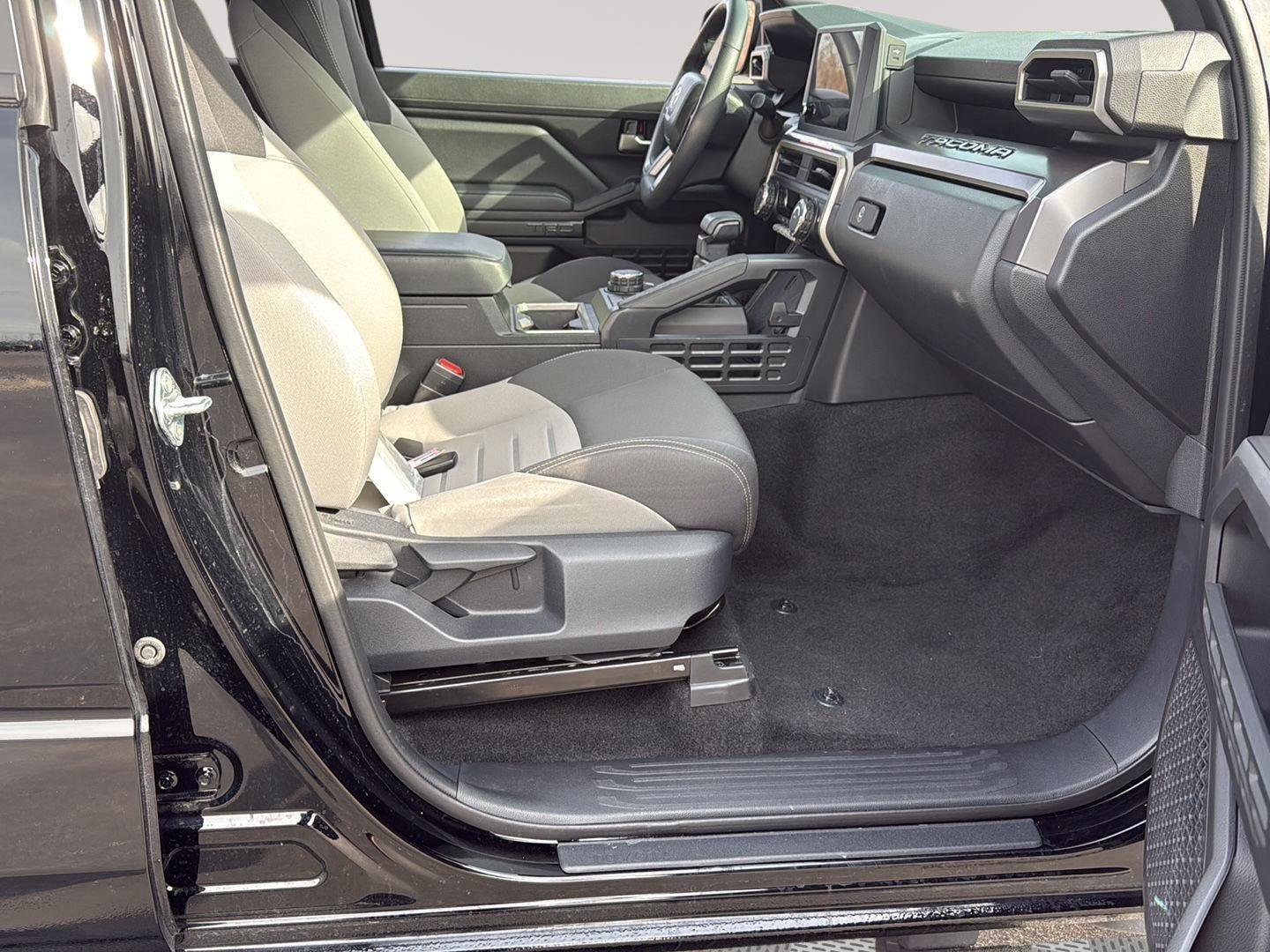 Used 2024 Toyota Tacoma TRD Sport AWD/4WD image 16