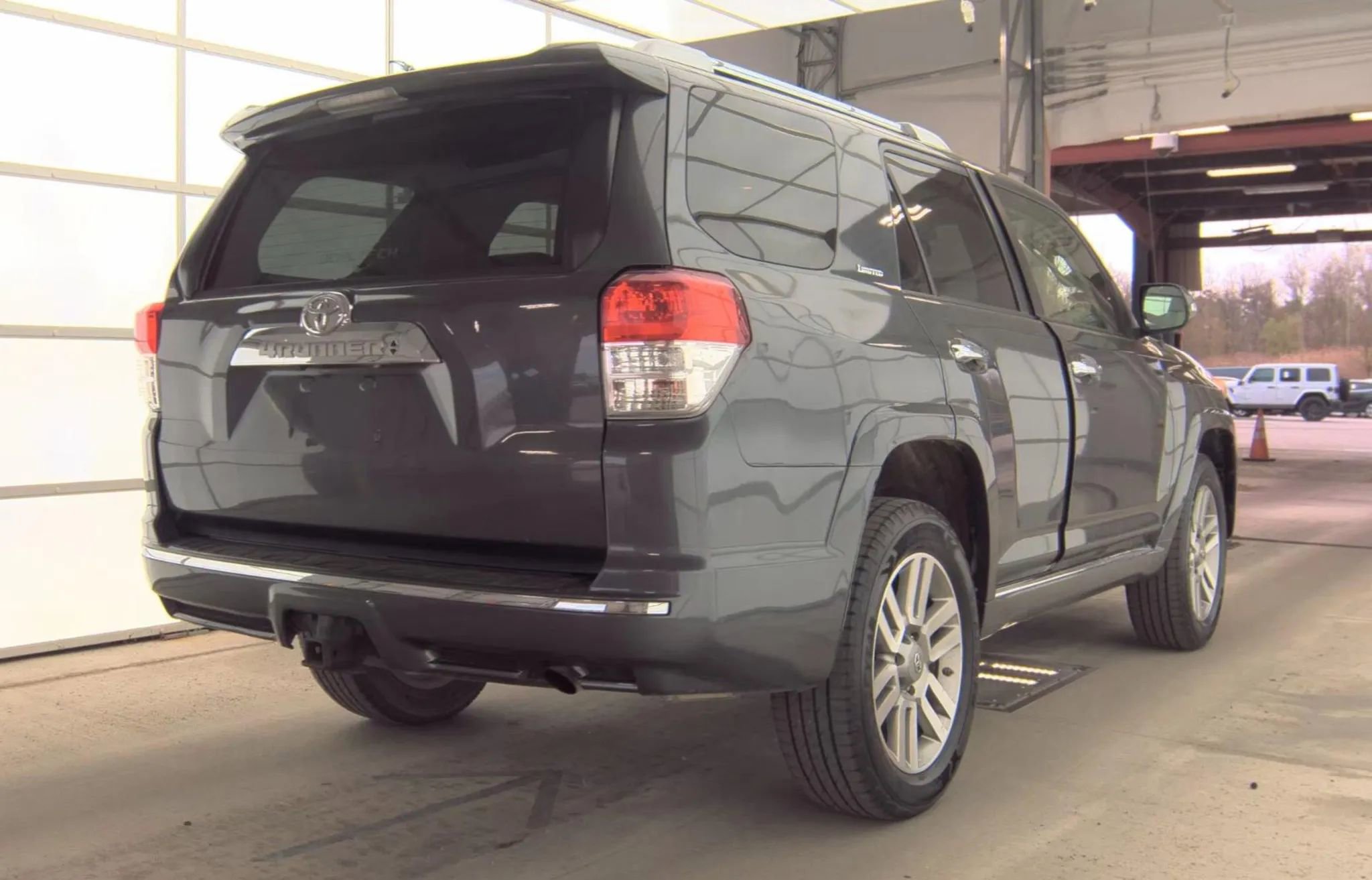 Used 2011 Toyota 4Runner Limited AWD/4WD image 3