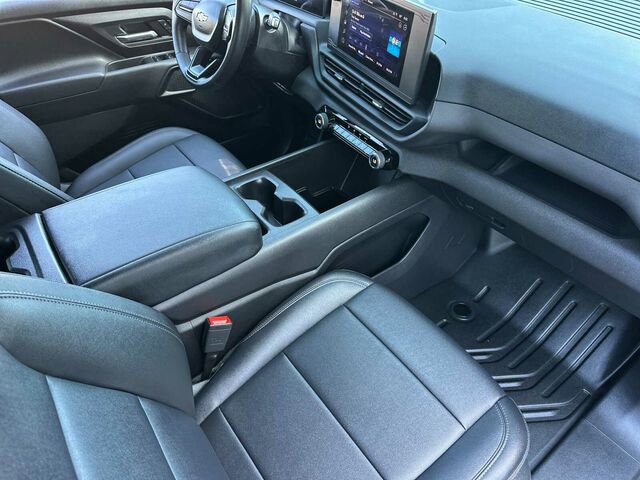 Used 2024 Chevrolet Silverado EV W/T AWD/4WD image 18