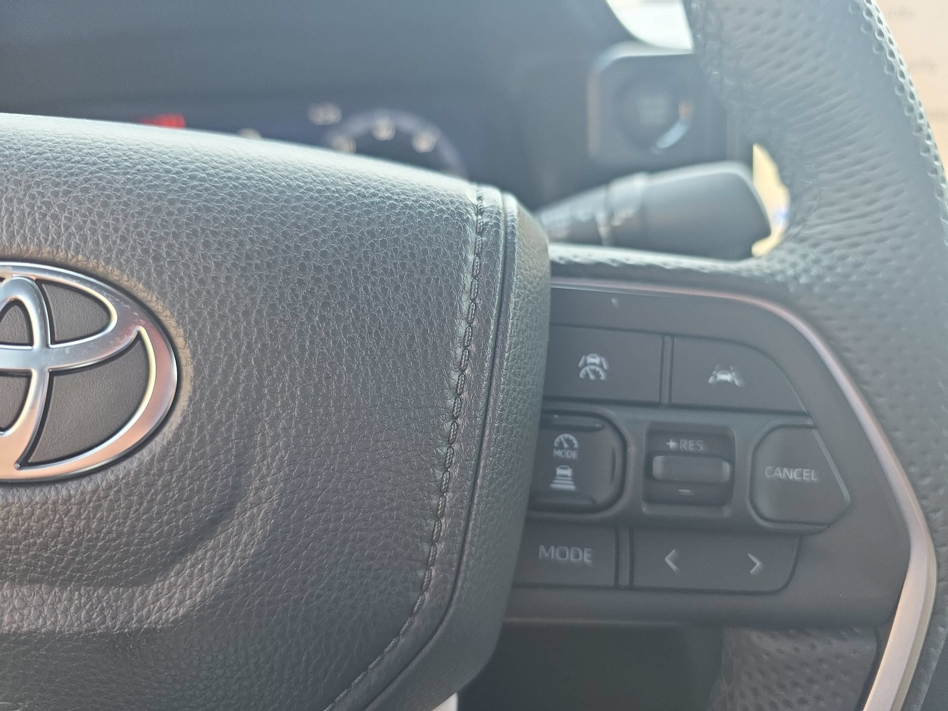 Used 2025 Toyota Tacoma Limited AWD/4WD image 17