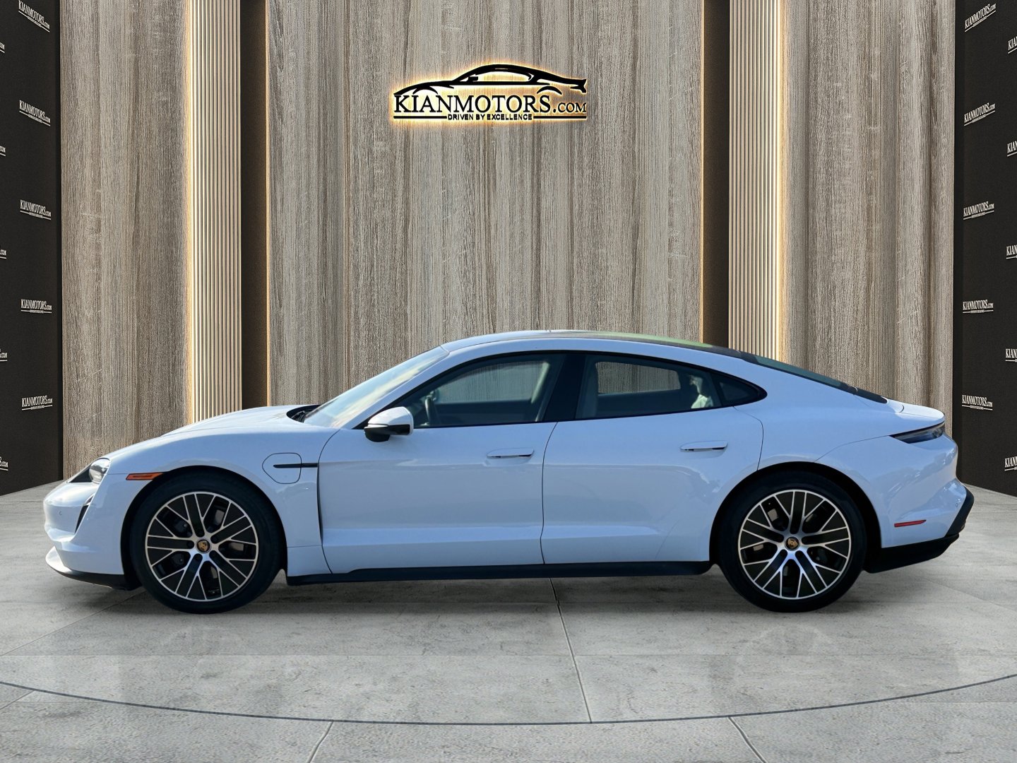 Used 2022 Porsche Taycan image 7