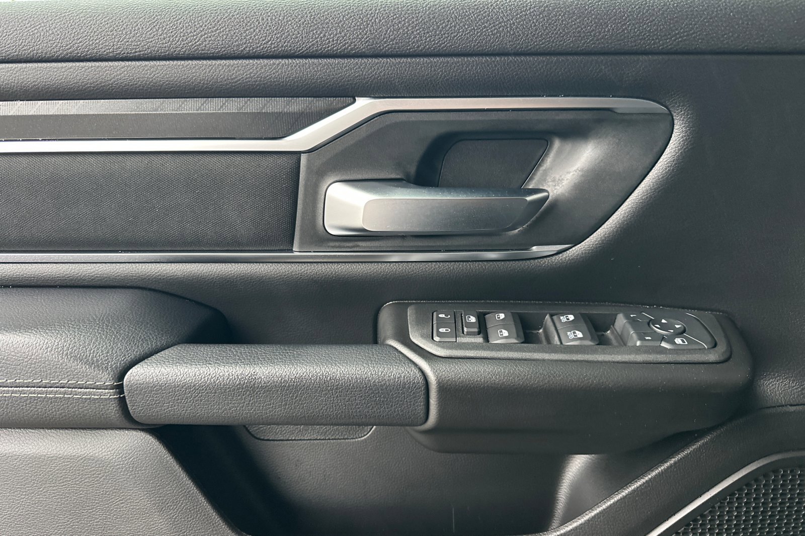 New 2026 RAM 1500 4x4 Crew Cab image 10