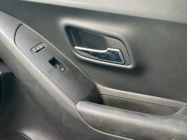 Used 2022 Chevrolet Trax LS w/ Tint and Cruise Package AWD/4WD image 25