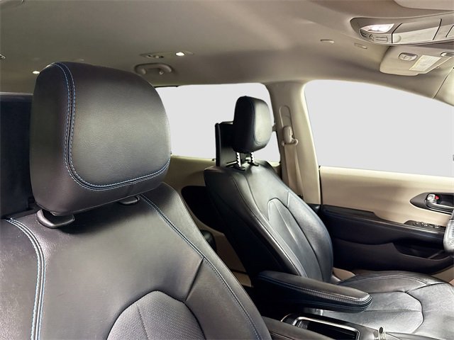 Used 2021 Chrysler Pacifica Touring-L w/ Uconnect Theater Family Group image 31