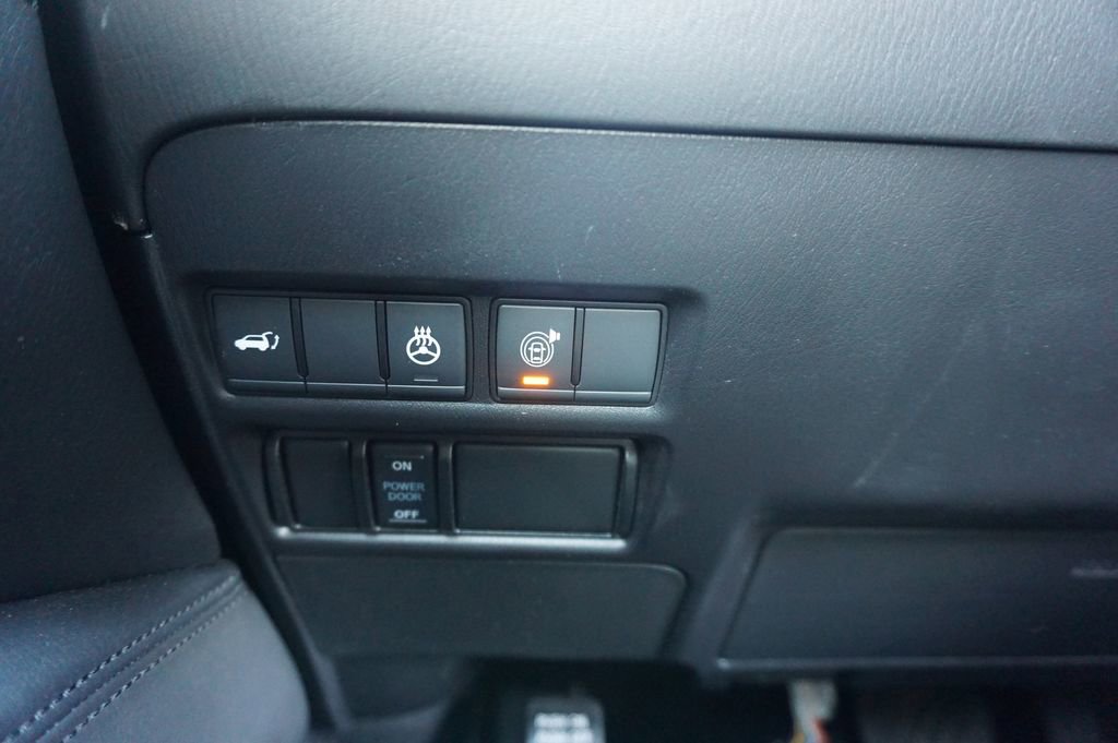 Used 2023 Nissan Armada SL w/ Captain's Chairs Package image 5