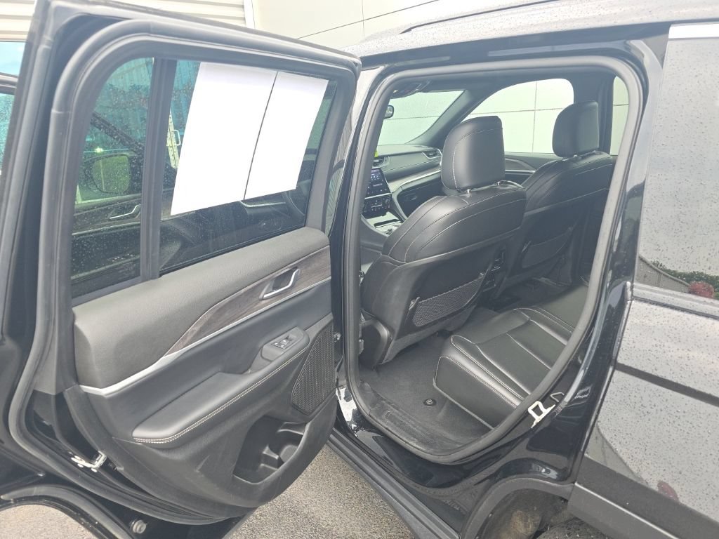 Used 2024 Jeep Grand Cherokee Limited AWD/4WD image 30