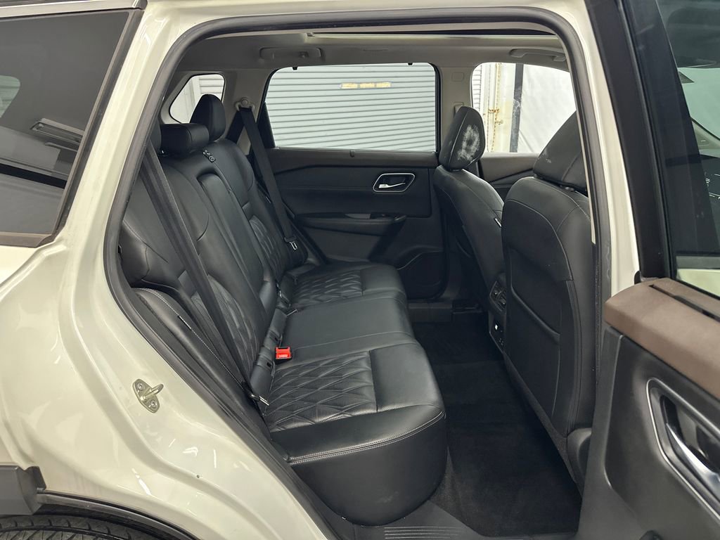 Used 2021 Nissan Rogue Platinum image 17