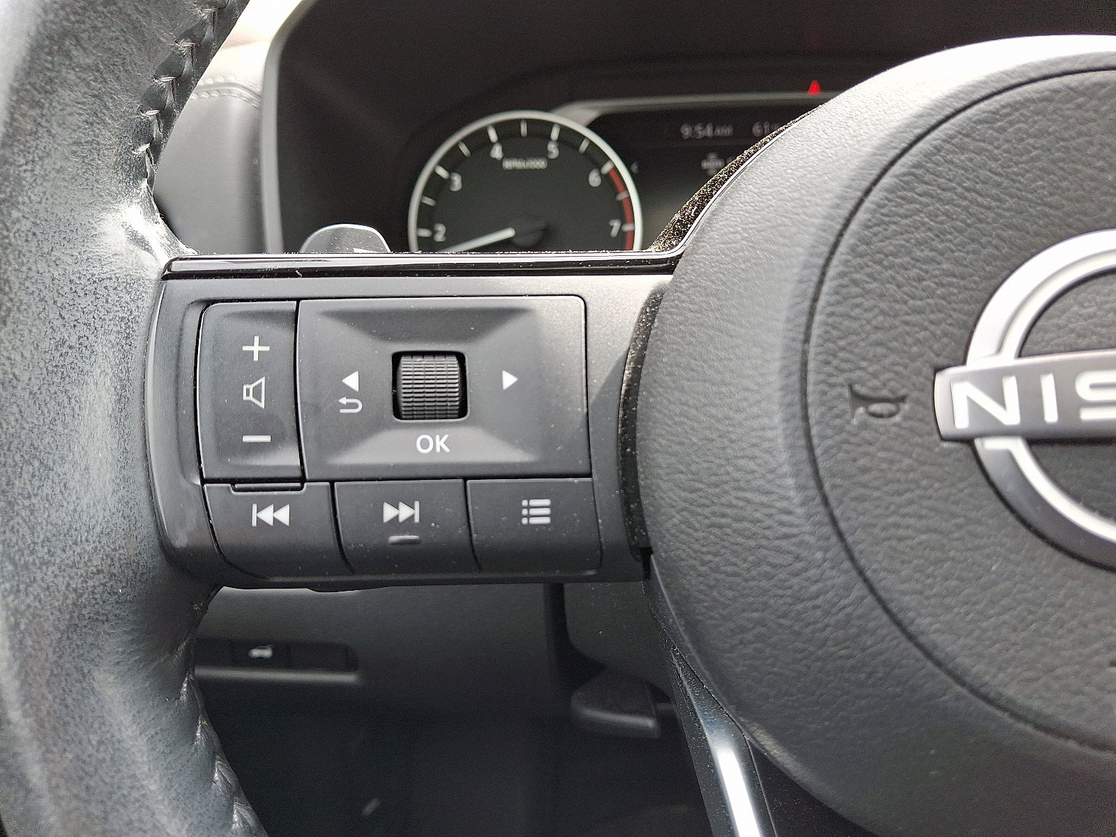 Used 2022 Nissan Rogue SV w/ SV Premium Package image 21