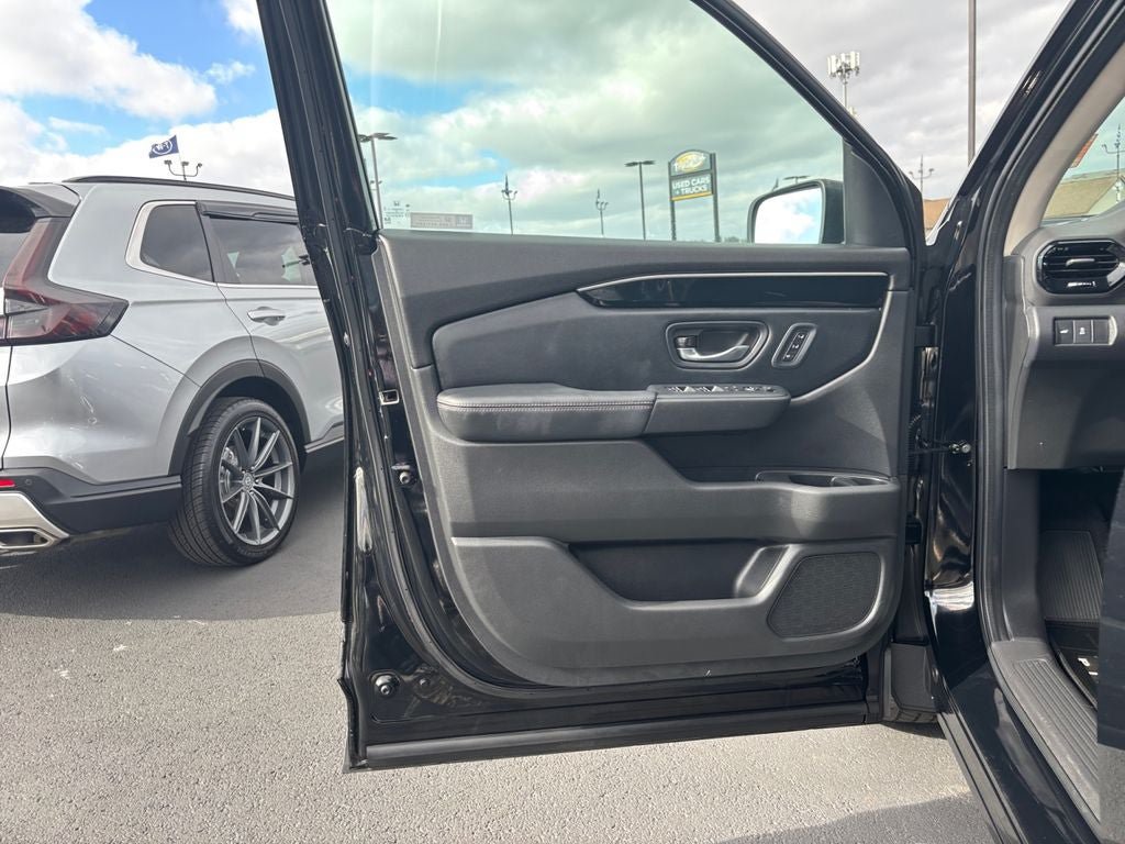 Used 2023 Honda Pilot Touring image 23
