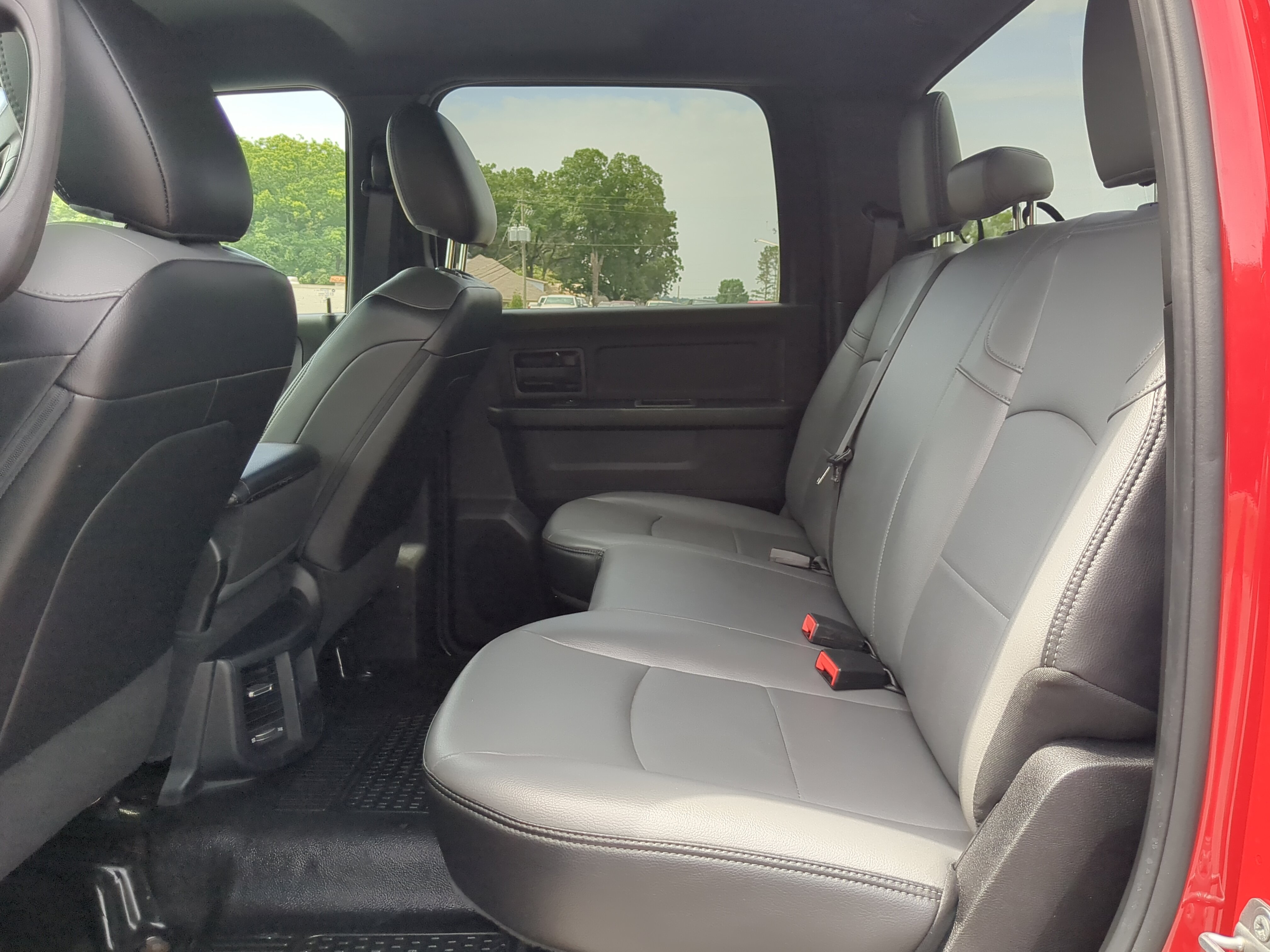 Used 2022 RAM 5500 Tradesman w/ Chrome Appearance Group RWD image 12