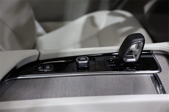 Used 2025 Volvo XC90 B6 Plus w/ Protection Package Premier image 13