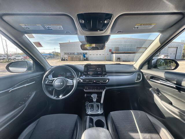 Used 2023 Kia Seltos S image 19