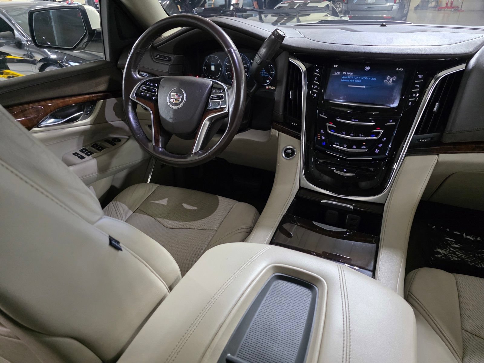 Used 2015 Cadillac Escalade Premium AWD/4WD image 20