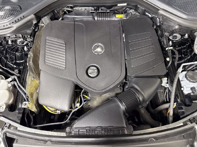 Used 2025 Mercedes-Benz GLC 300 4MATIC image 46
