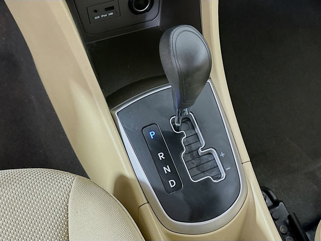 Used 2012 Hyundai Accent GLS FWD image 22