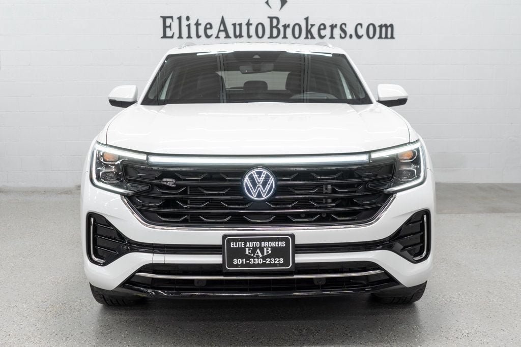 Used 2024 Volkswagen Atlas Cross Sport SEL R-Line AWD/4WD image 3