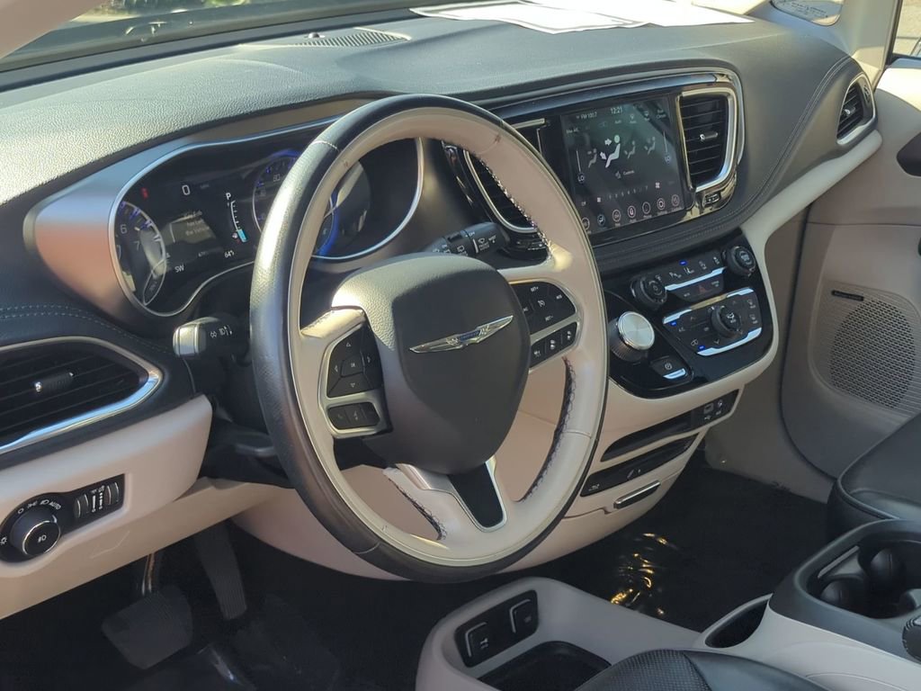 Certified 2019 Chrysler Pacifica Limited w/ Tire & Wheel Group image 10