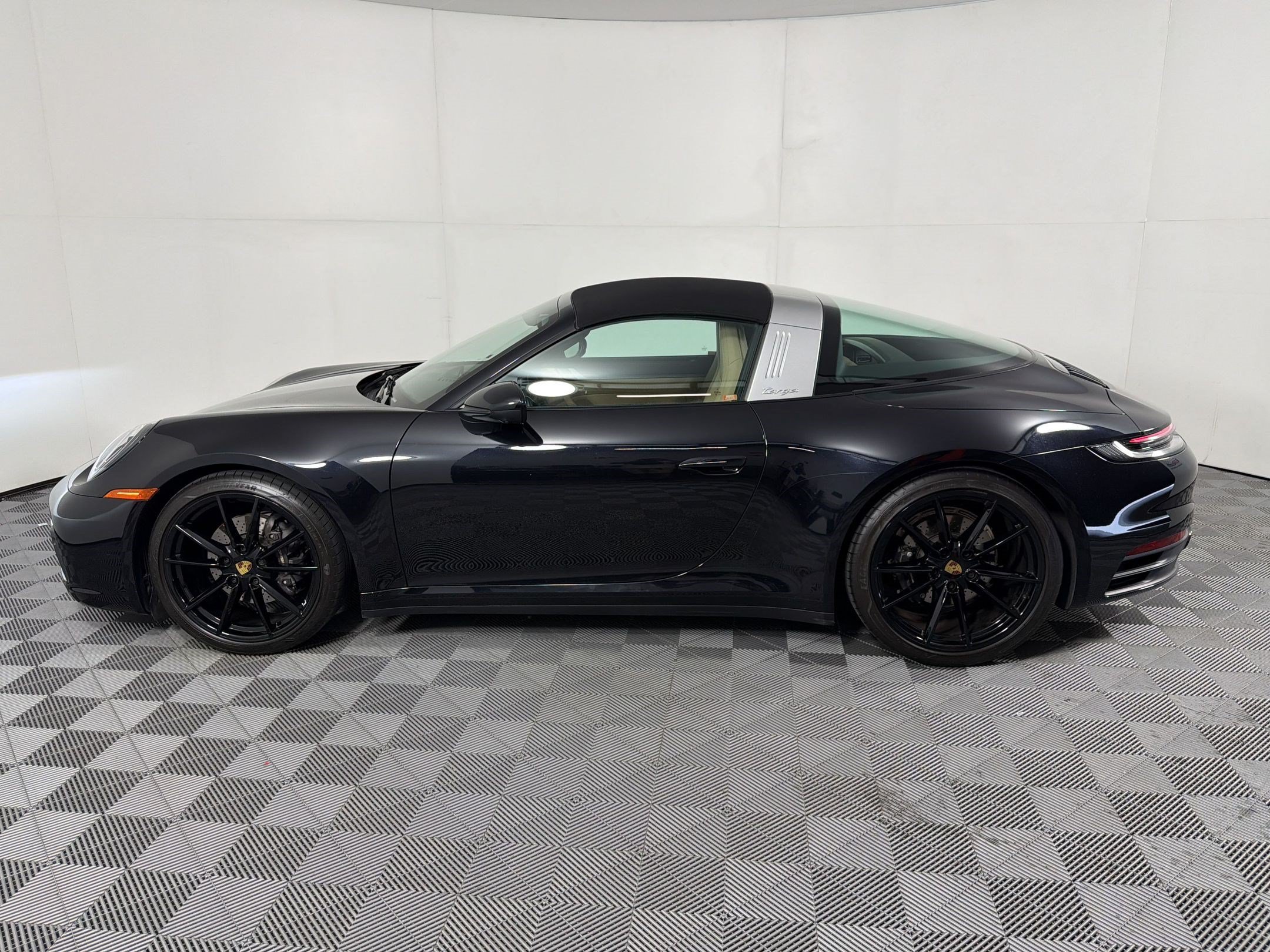 Certified 2024 Porsche 911 Targa 4 w/ Sport Package AWD/4WD image 31