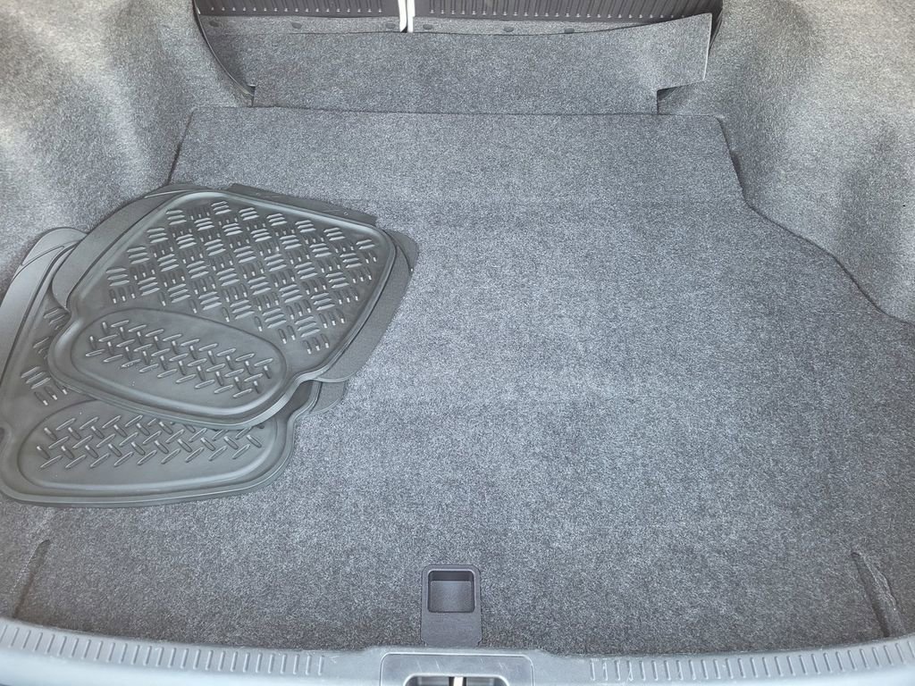 Used 2017 Toyota Camry SE image 8