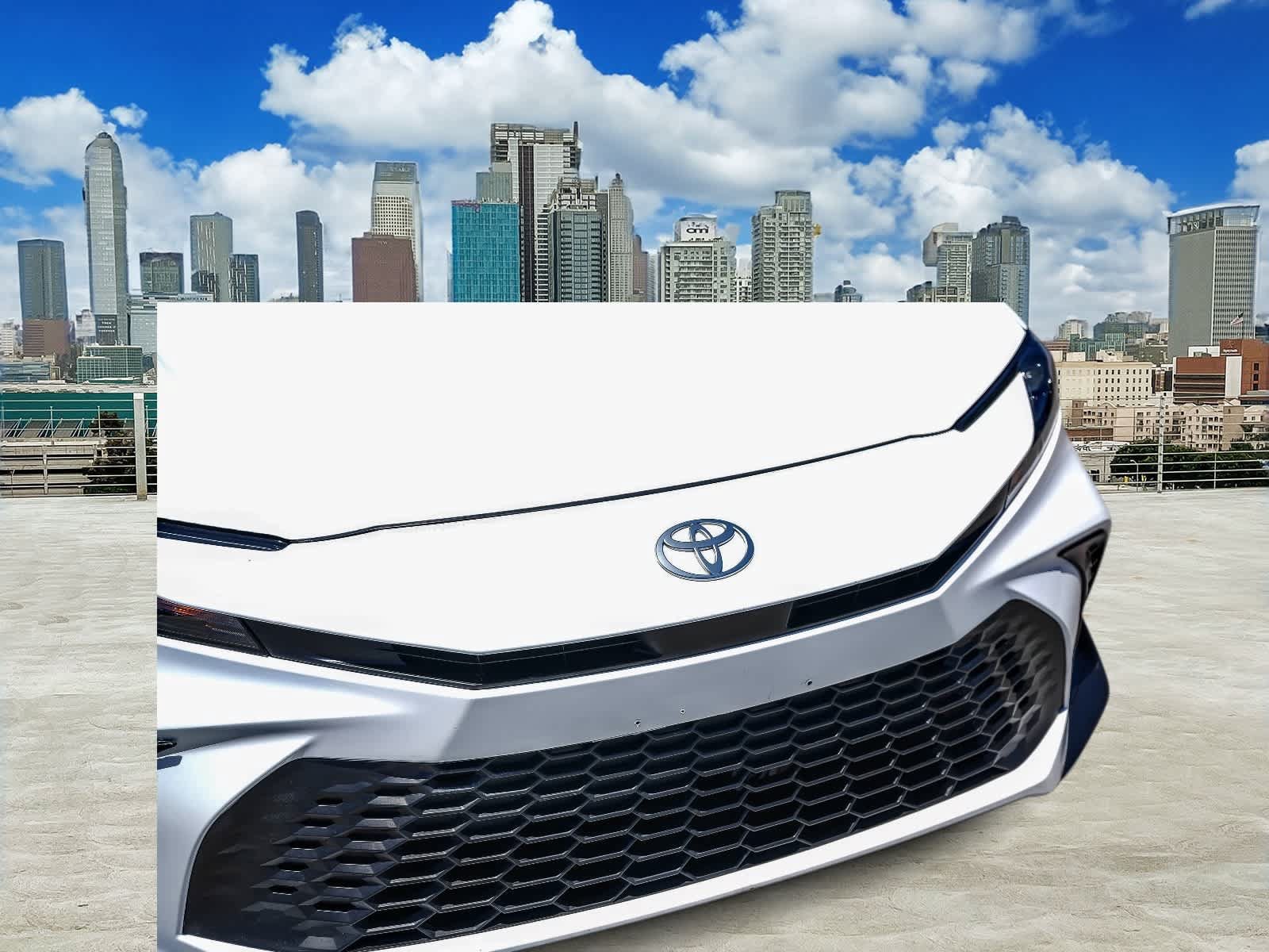 Used 2025 Toyota Camry SE FWD image 5