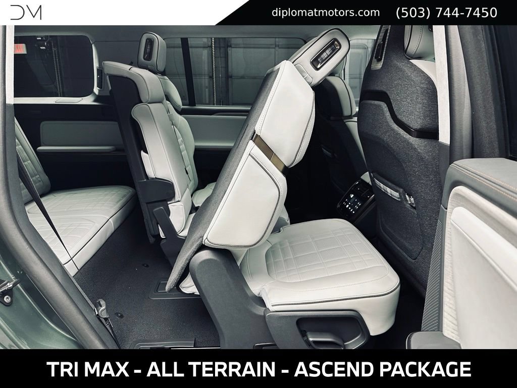 Used 2025 Rivian R1S Premium AWD/4WD image 22